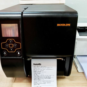 BIXOLON XT2 VỪA LÀ MÁY IN MÃ VẠCH VỪA LÀ MÁY IN TEM VẢI LÀ SỰ LỰA CHỌN HOÀN HẢO CHO DOANH NGHIỆP